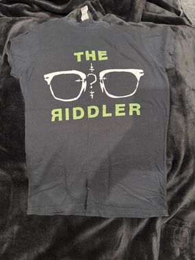 Hot Topic Black "The Riddler" Graphic Tee with White and Green Print